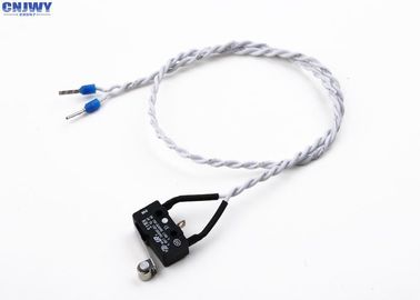 Białe kabły elektryczne do samochodów z skręconymi drutami PVC z miniaturowym przełącznikiem
